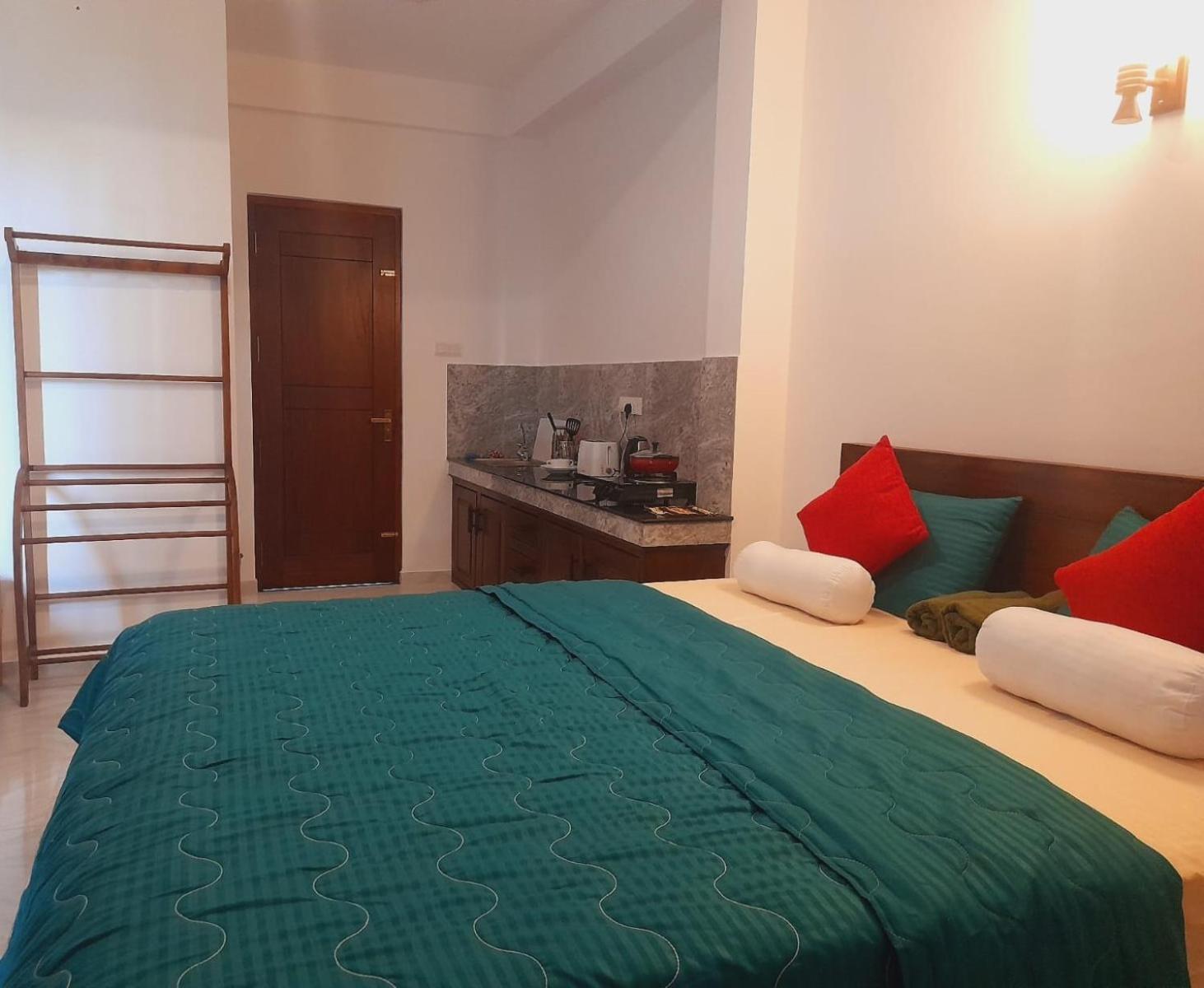 Blue Whales Hotel Hikkaduwa Extérieur photo