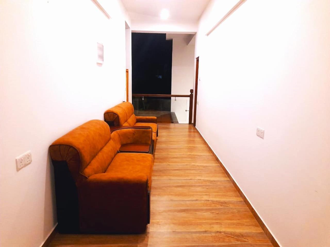 Blue Whales Hotel Hikkaduwa Extérieur photo