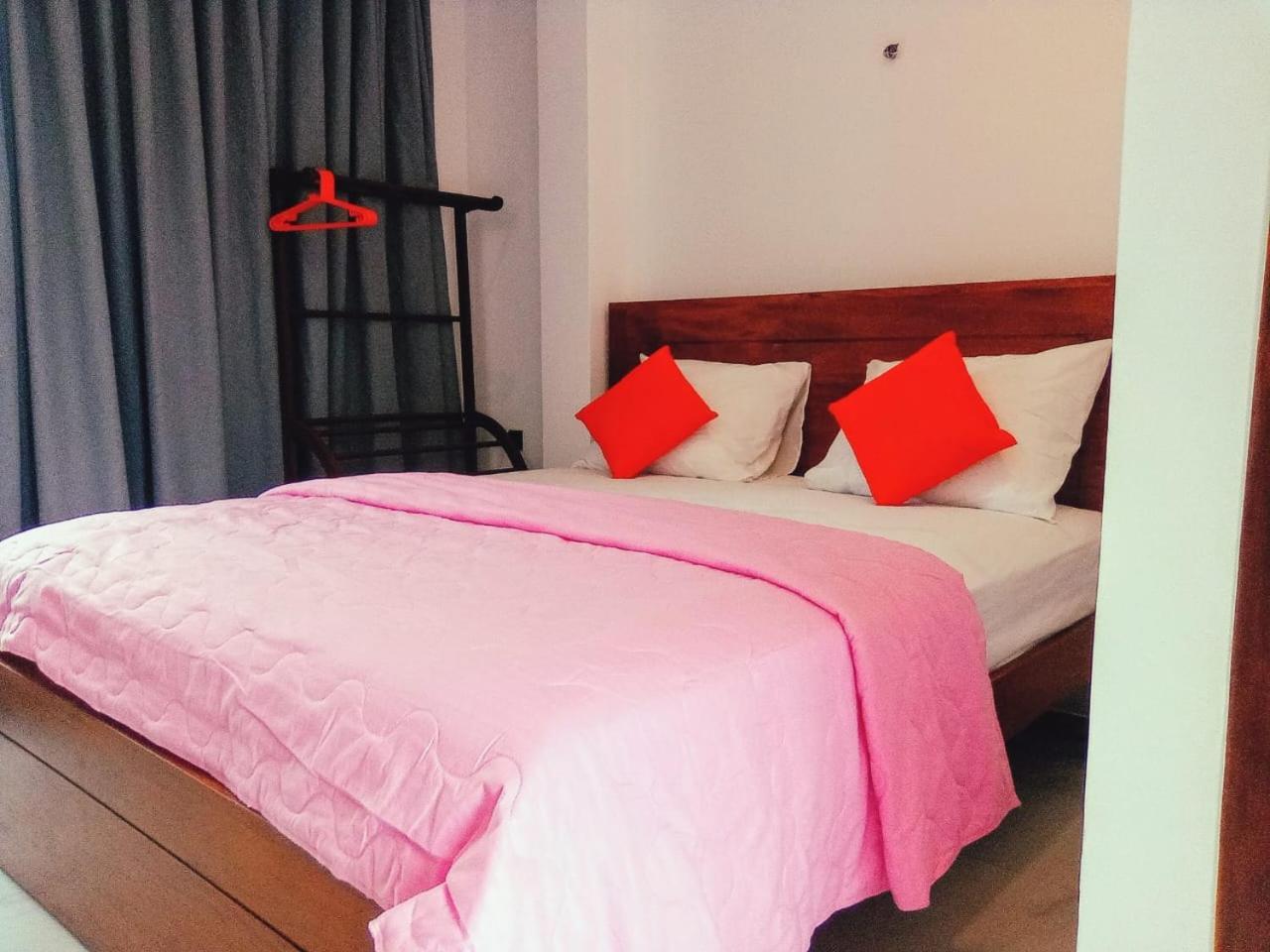 Blue Whales Hotel Hikkaduwa Extérieur photo