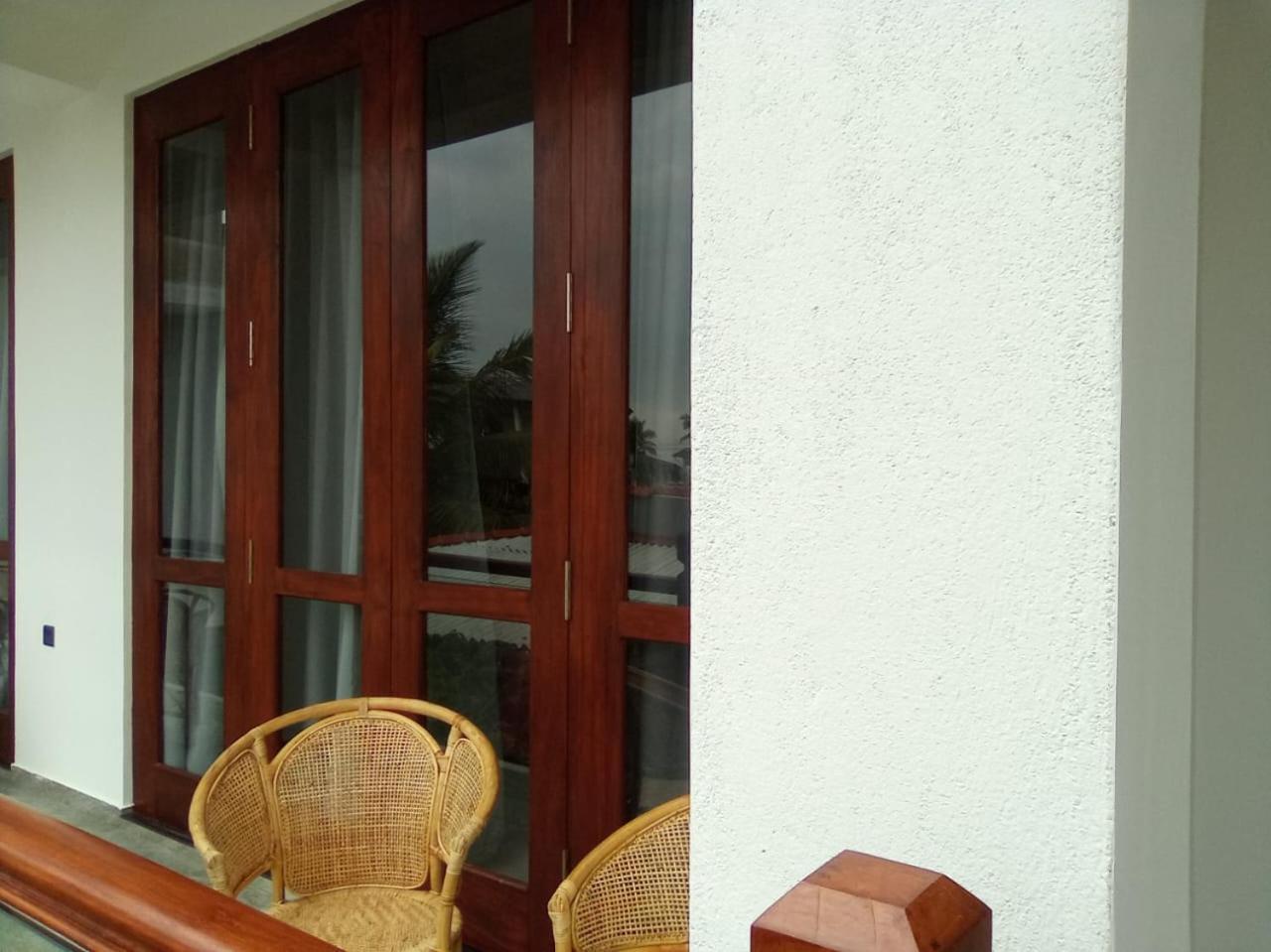 Blue Whales Hotel Hikkaduwa Extérieur photo