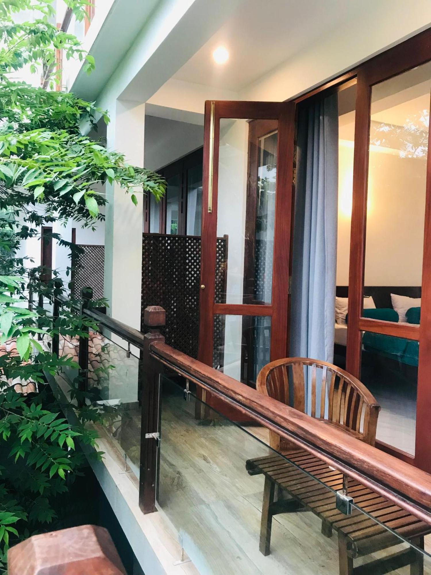 Blue Whales Hotel Hikkaduwa Extérieur photo